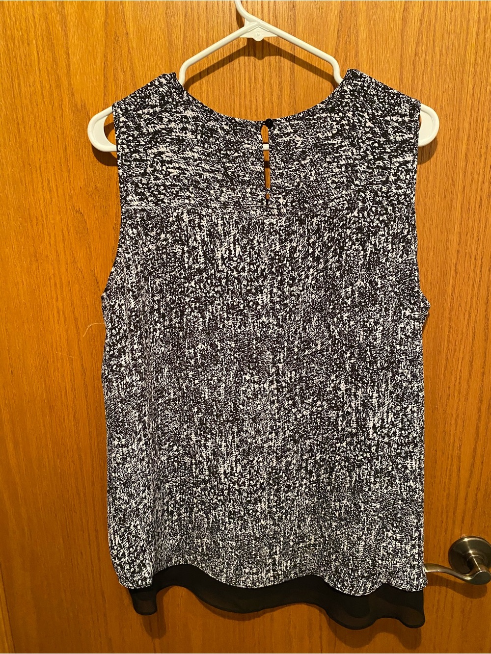 Violet & Claire Women’s Sleeveless Top - Picture 2 of 5